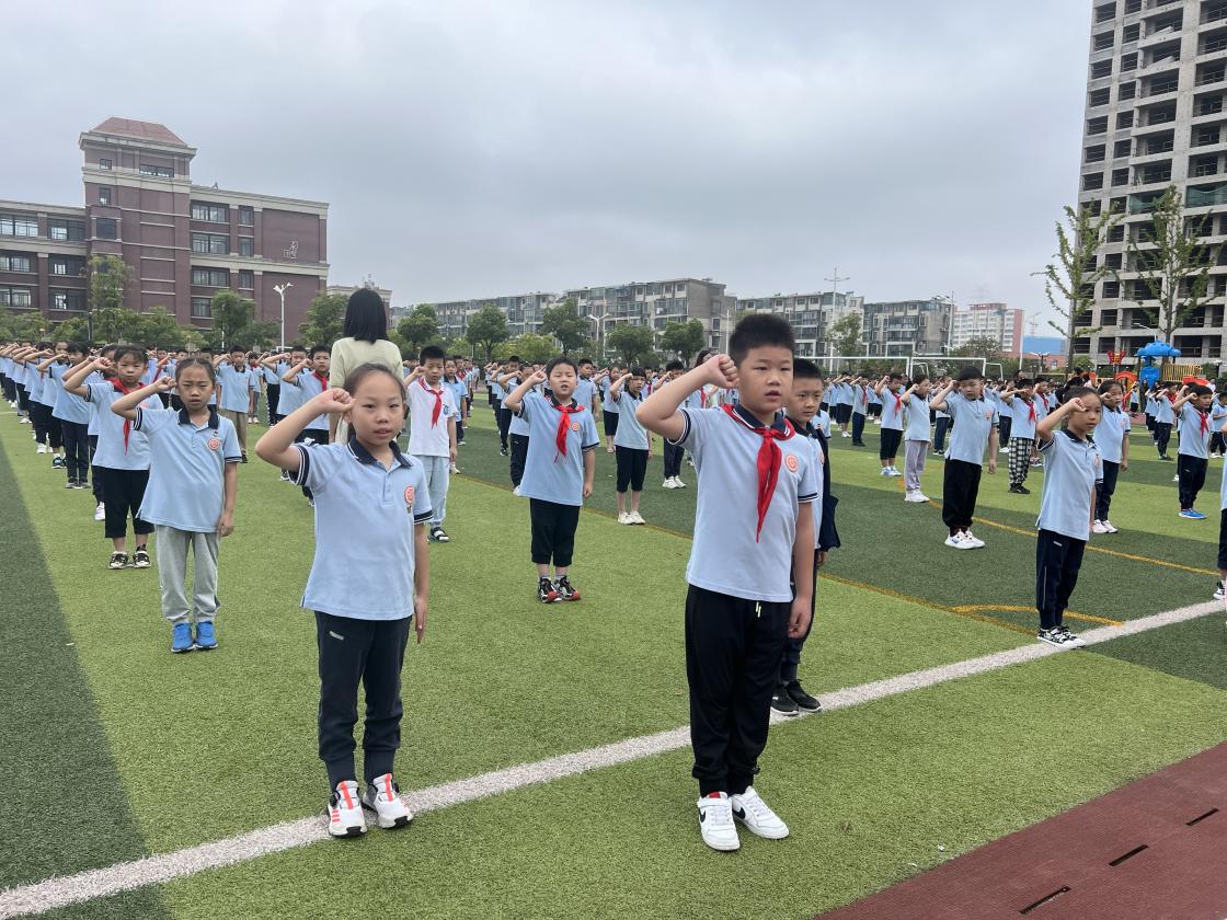 开学典礼新闻稿_html_718e634b.jpg