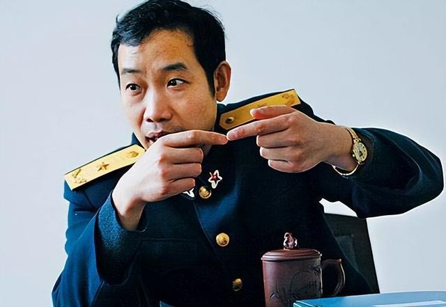 八一勋章第二期(1)_html_5112d137.jpg
