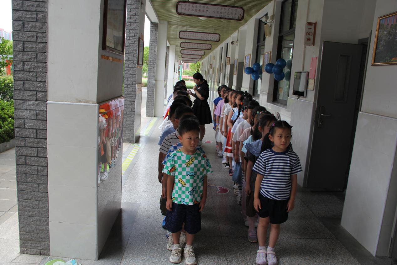 新生入学教育活动新闻_html_72de5544.jpg