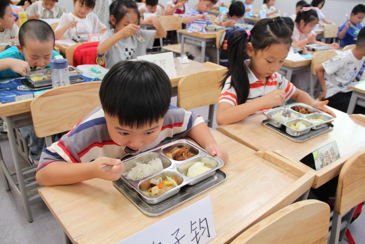 新生入学教育活动新闻_html_m166d60d.jpg