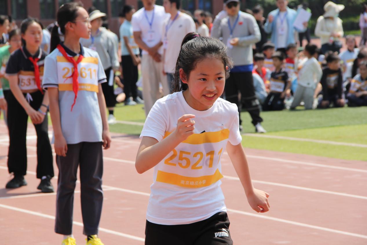 20240427春日绽芳华 运动展风采_html_30940f64.jpg