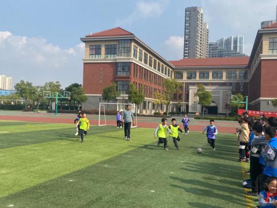晓庄小学“校长杯”足球班级联赛赛程报道（三）_html_6e89311a.jpg