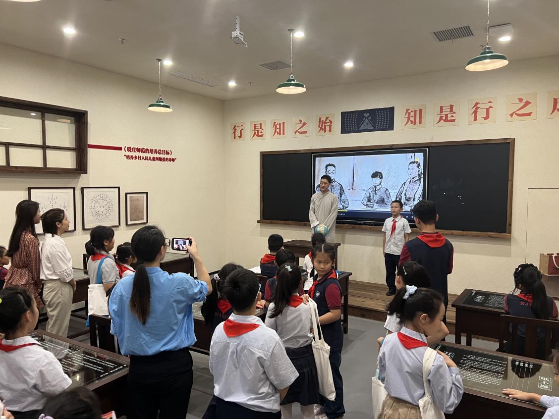 红领巾讲解员训练营活动(1)_html_5e7d4f50.jpg