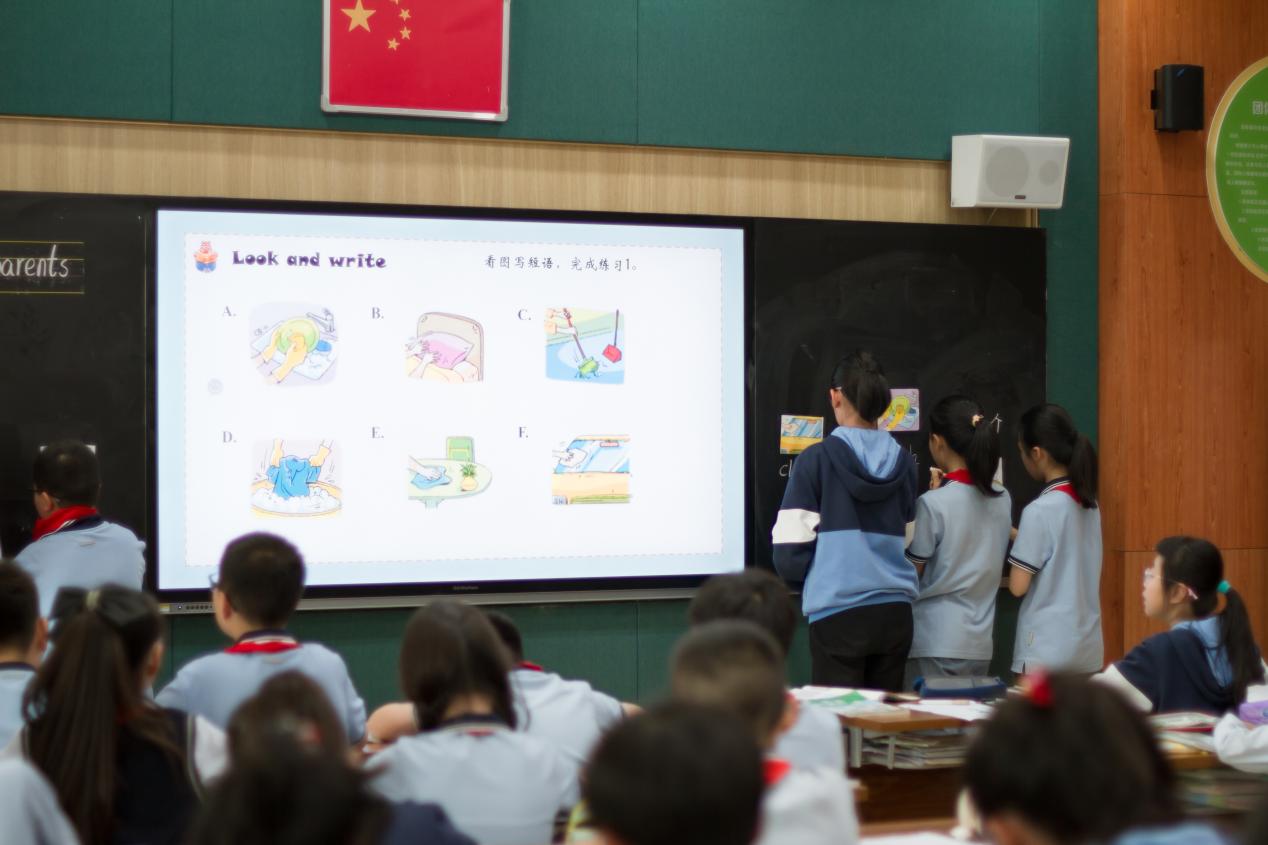 2025.4.25 五年级家长进课堂(1)_html_m10ed86eb.jpg