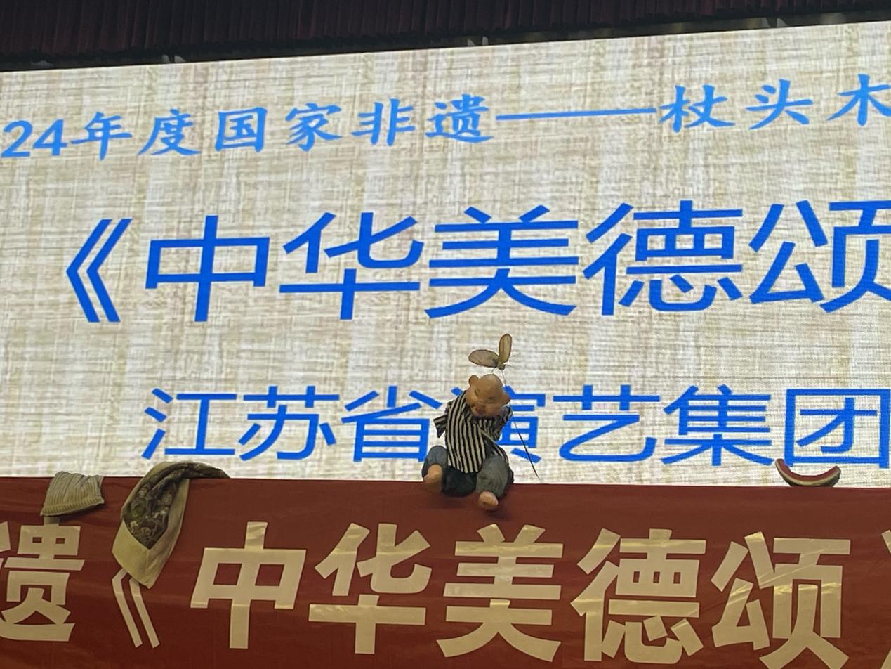 20240602我和导师过六一_html_m5e92dc09.jpg