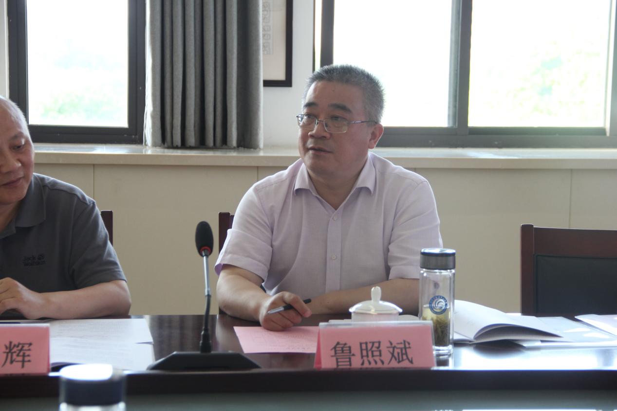 记南京市晓庄小学数学组课题开题论证会_html_623c25b.jpg