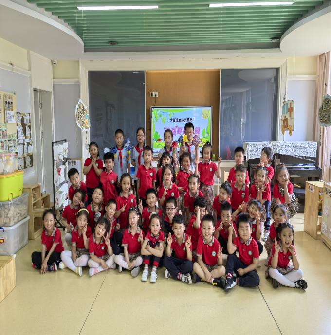 小小先生手手相牵   心心相印步步向前——记入燕子矶幼儿园交流活动_html_17969159.jpg