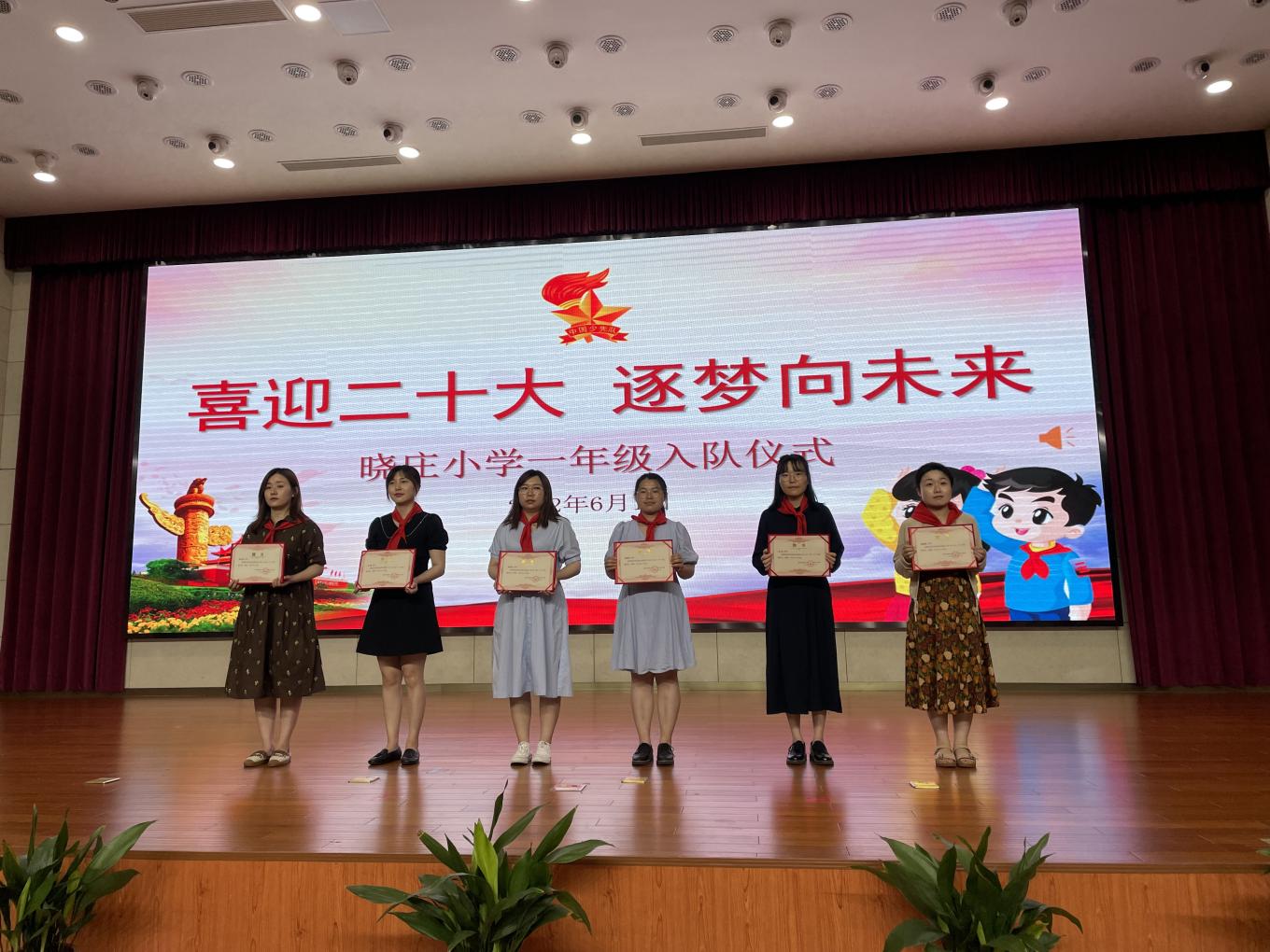 入队仪式新闻稿(1)_html_54751c58.jpg