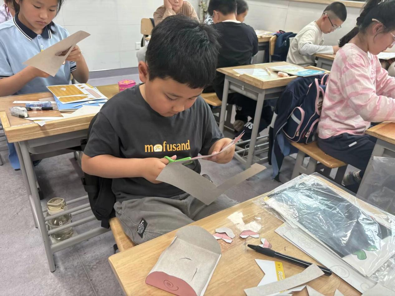 2025.5劳动周新闻(1)_html_332f1f11.jpg