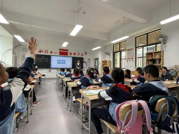 “自动课堂”下“小先生制”评价标准的思考与实践(1)_html_605796ac.jpg