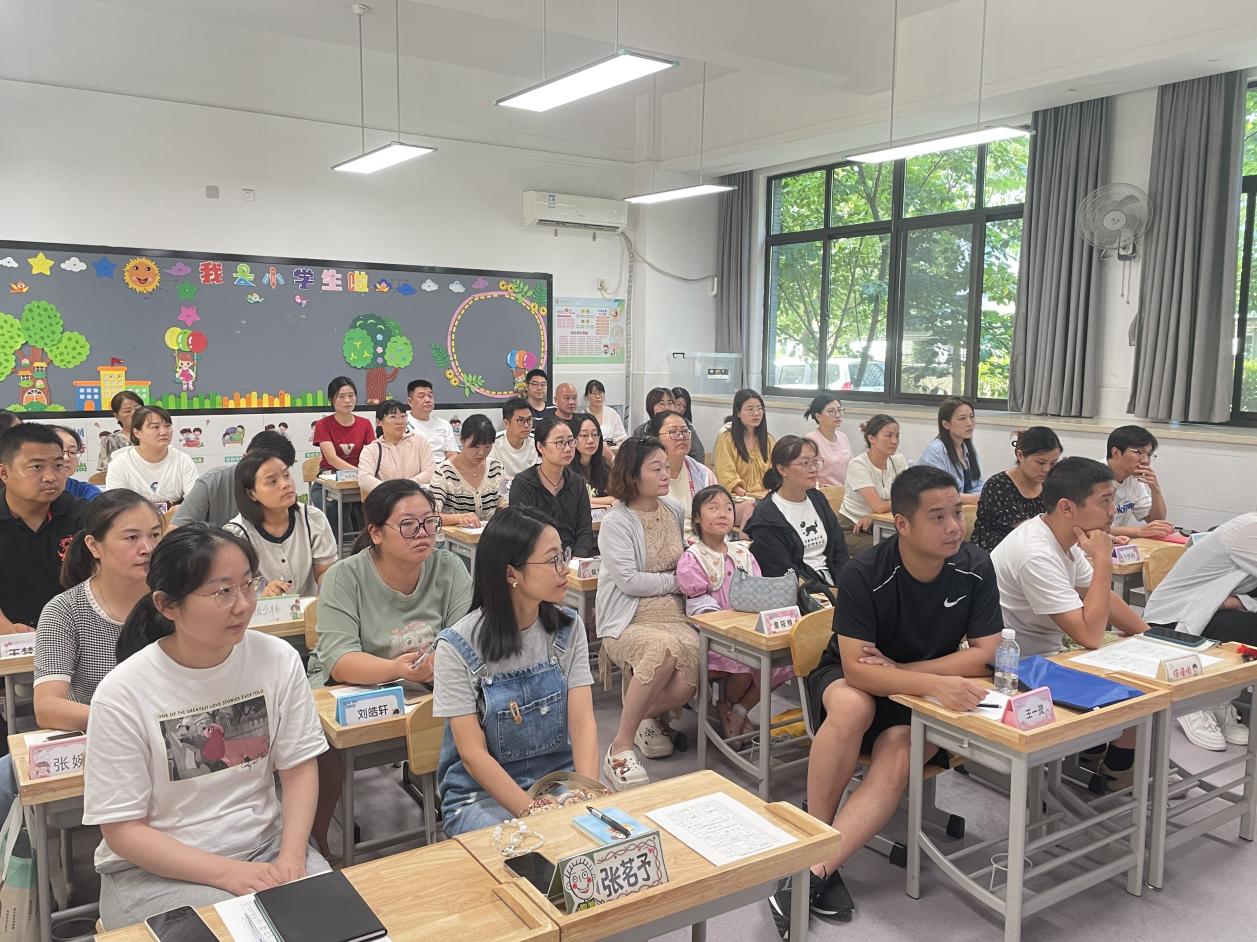 20240826一年级新生入学家长会_html_73e21ede.jpg