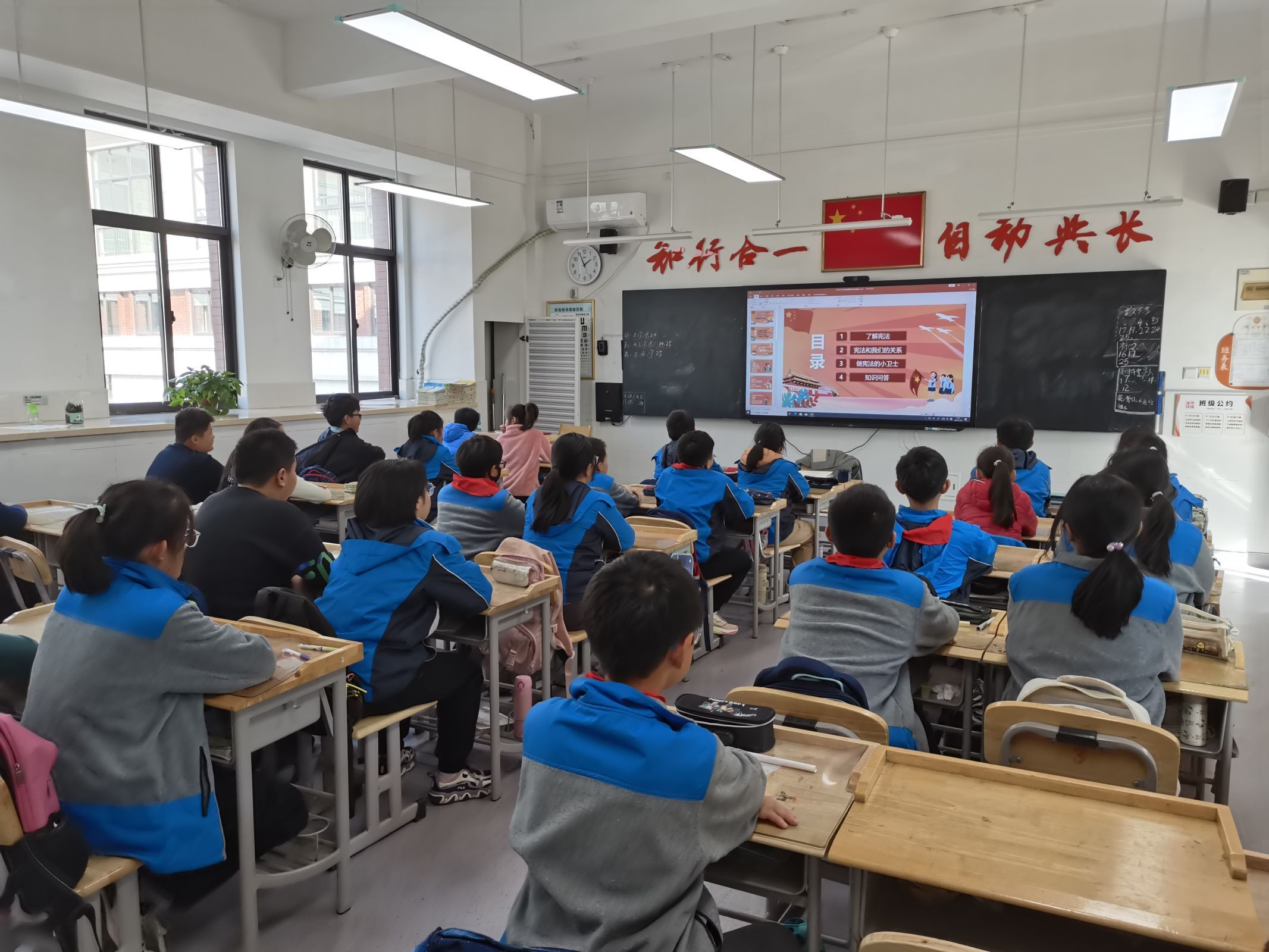 20231211南京市晓庄小学法治宣传周活动小结_html_194cc607.jpg