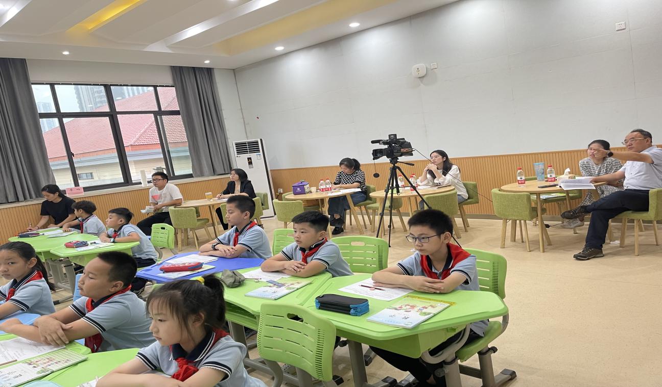 “精讲精练”转观念  “共学共进”促成长_html_m6e0a3fbc.jpg