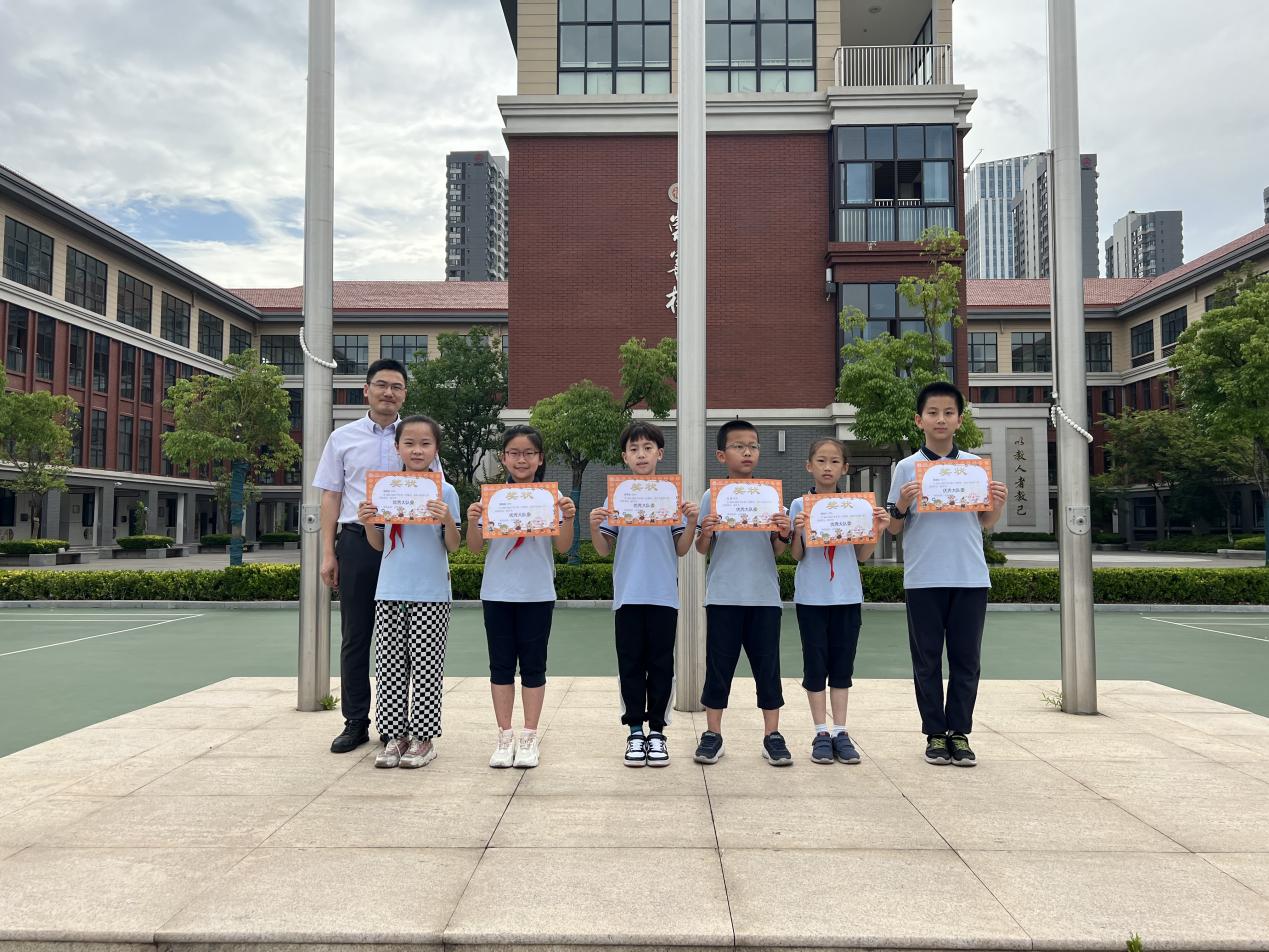 结业典礼新闻稿(1)_html_2eef5db6.jpg