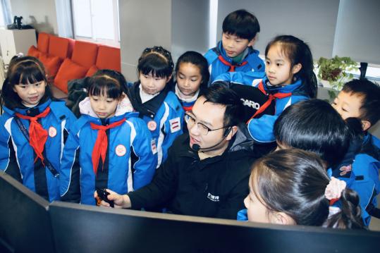 20240208   16.勇攀科技高峰 共筑梦想未来_html_3089e814.jpg
