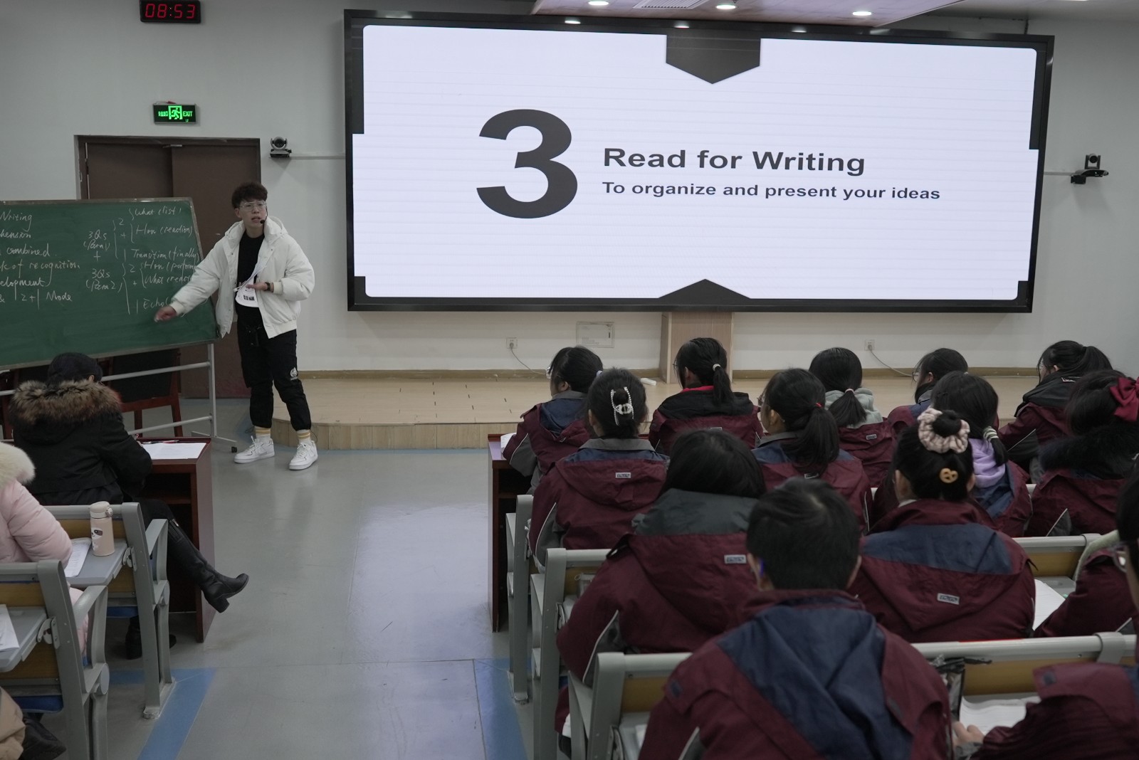 谢昊雨老师授课中.JPG 谢昊雨老师授课中.JPG