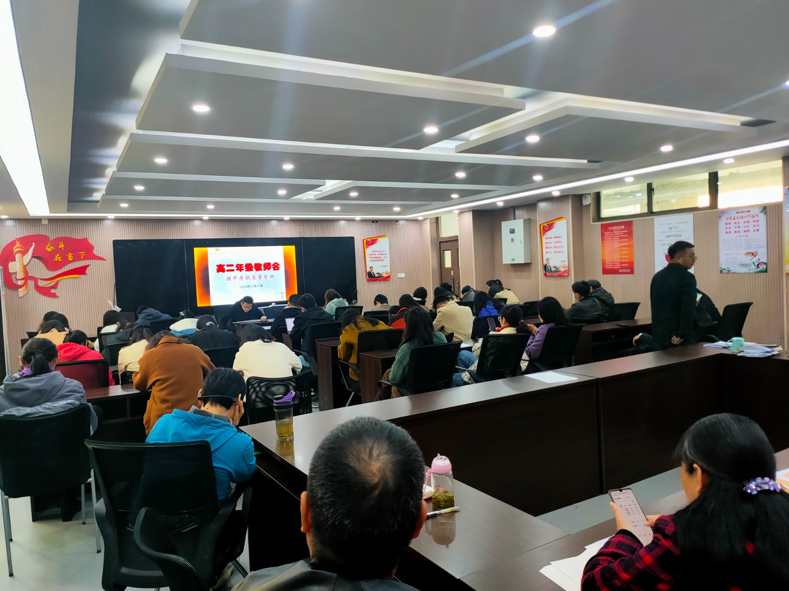 全体教师照片.jpg 全体教师照片.jpg