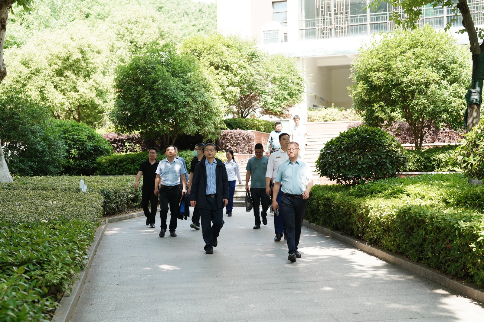 领导带队主图.JPG 领导带队主图.JPG