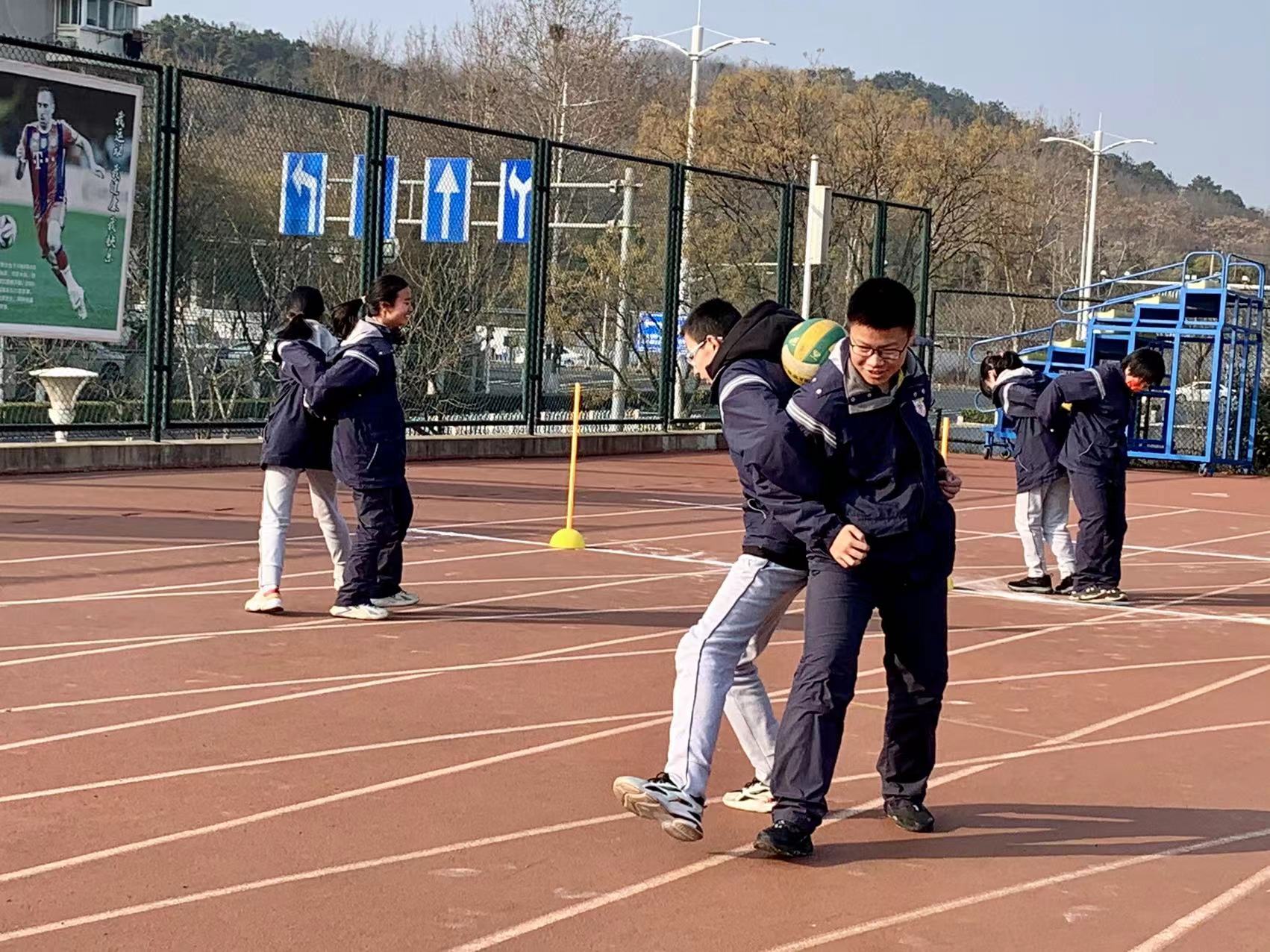 1.18 趣味比赛强体魄，齐心协力展风采_html_45184881.jpg