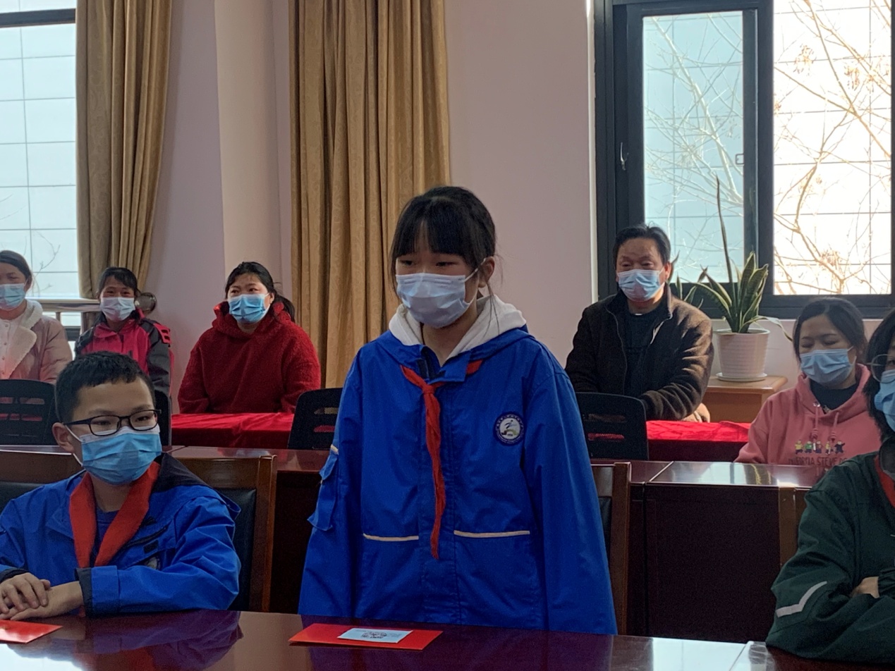 2022.3.9学劳模精神 做追梦少年——栖霞区助学帮扶劳模创新工作组助学仪式暨劳模工匠进校园宣讲活动_html_4848ed72.jpg