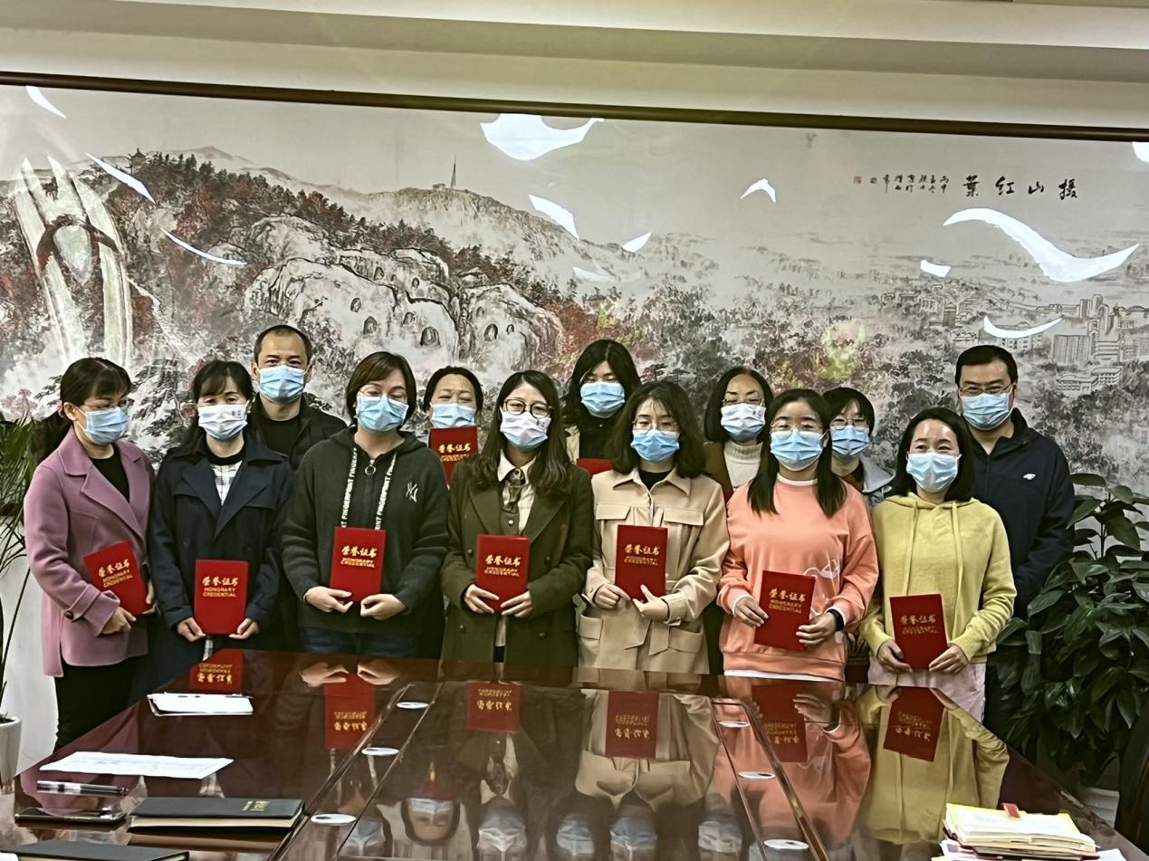 4.15 优秀党员表彰大会_html_m506eb10f.jpg