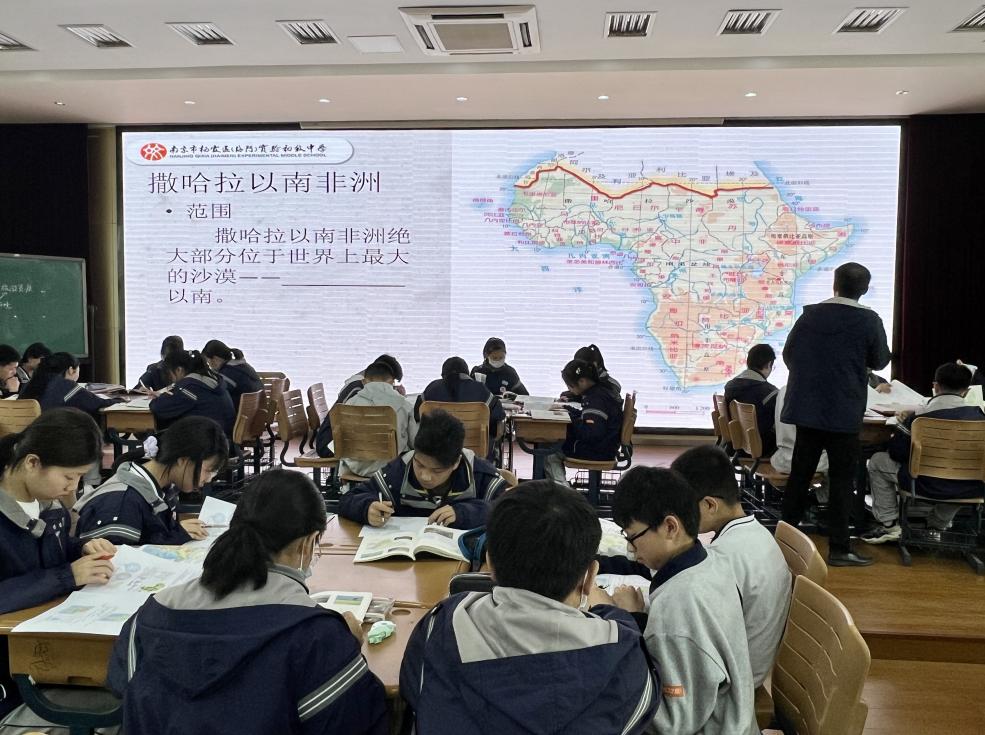 【融进教学】思行并进同发展 专业指导促进步——栖霞区初中地理教研活动(1)_html_m6fd5f59d.jpg