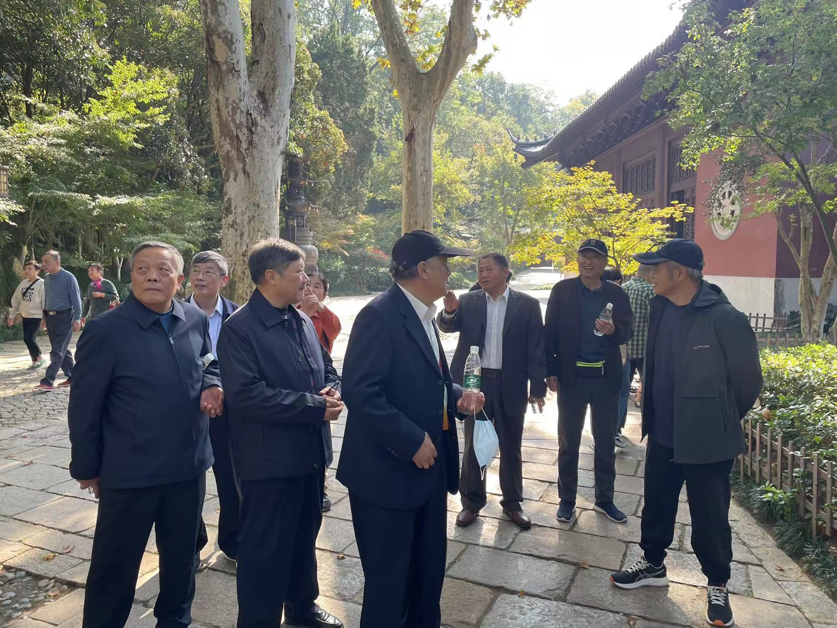 2023.1.23浓情重阳 师情不老——实初尧化重阳节致敬退休教师活动_html_1e91dbe4.jpg