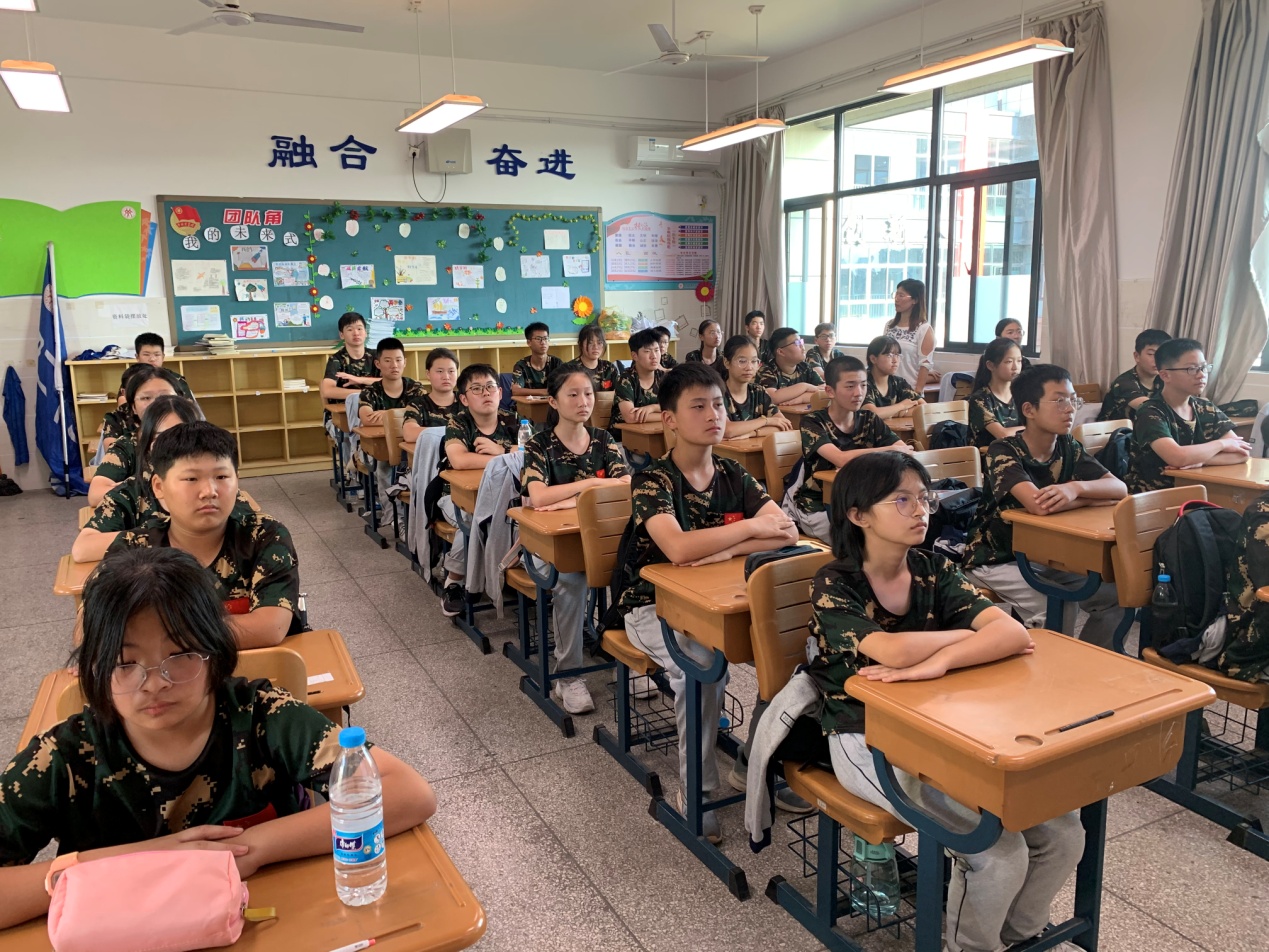 2022.9.2助力新学期  一起向未来——实初尧化开展新学期线上家长会和“新学期 心适应”主题班会课_html_m45728abb.jpg