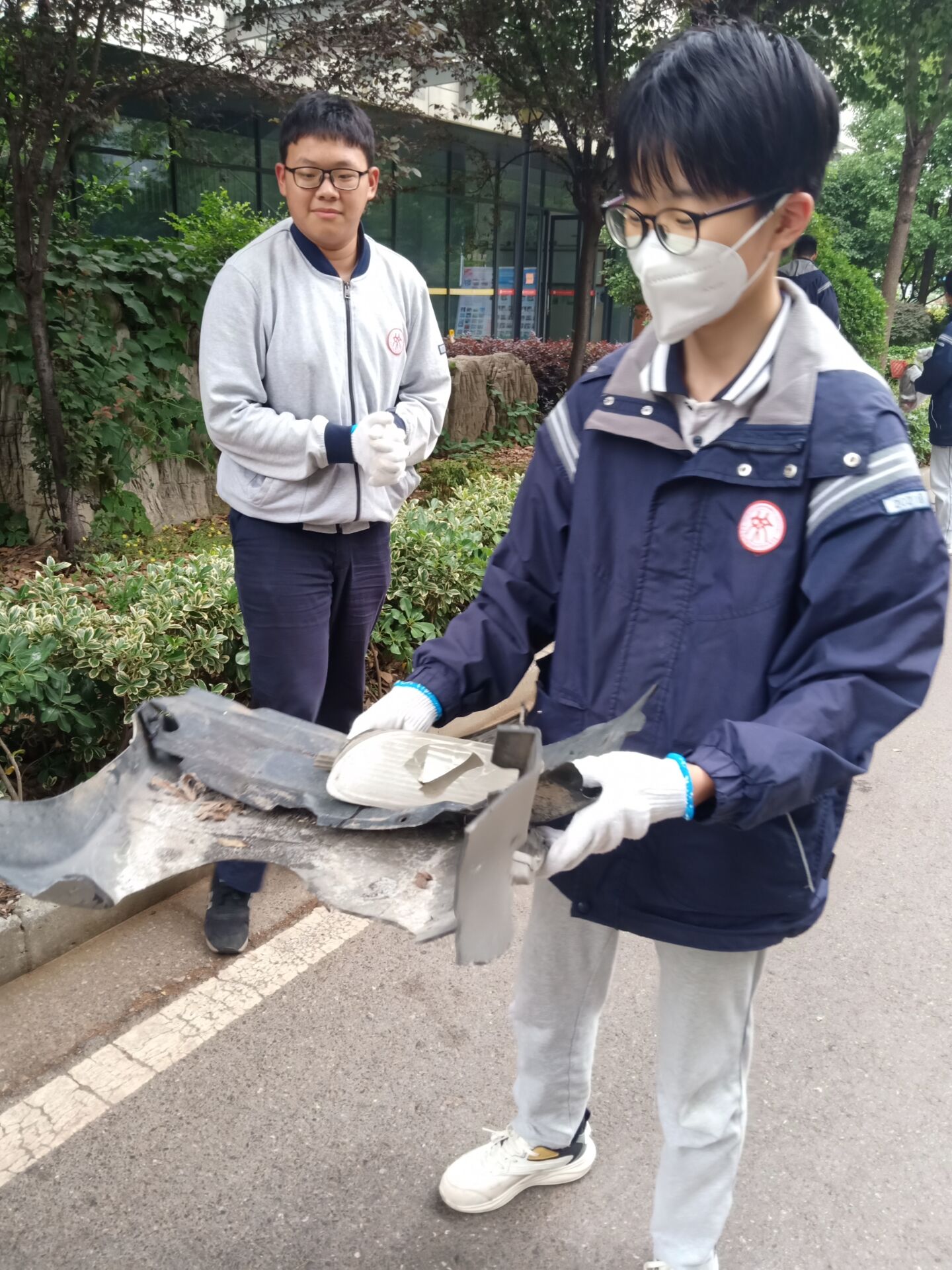 2023.5.22劳动创造美 劳动最光荣——实初尧化初二年级开展劳动实践教育活动_html_5ad3f0db.jpg