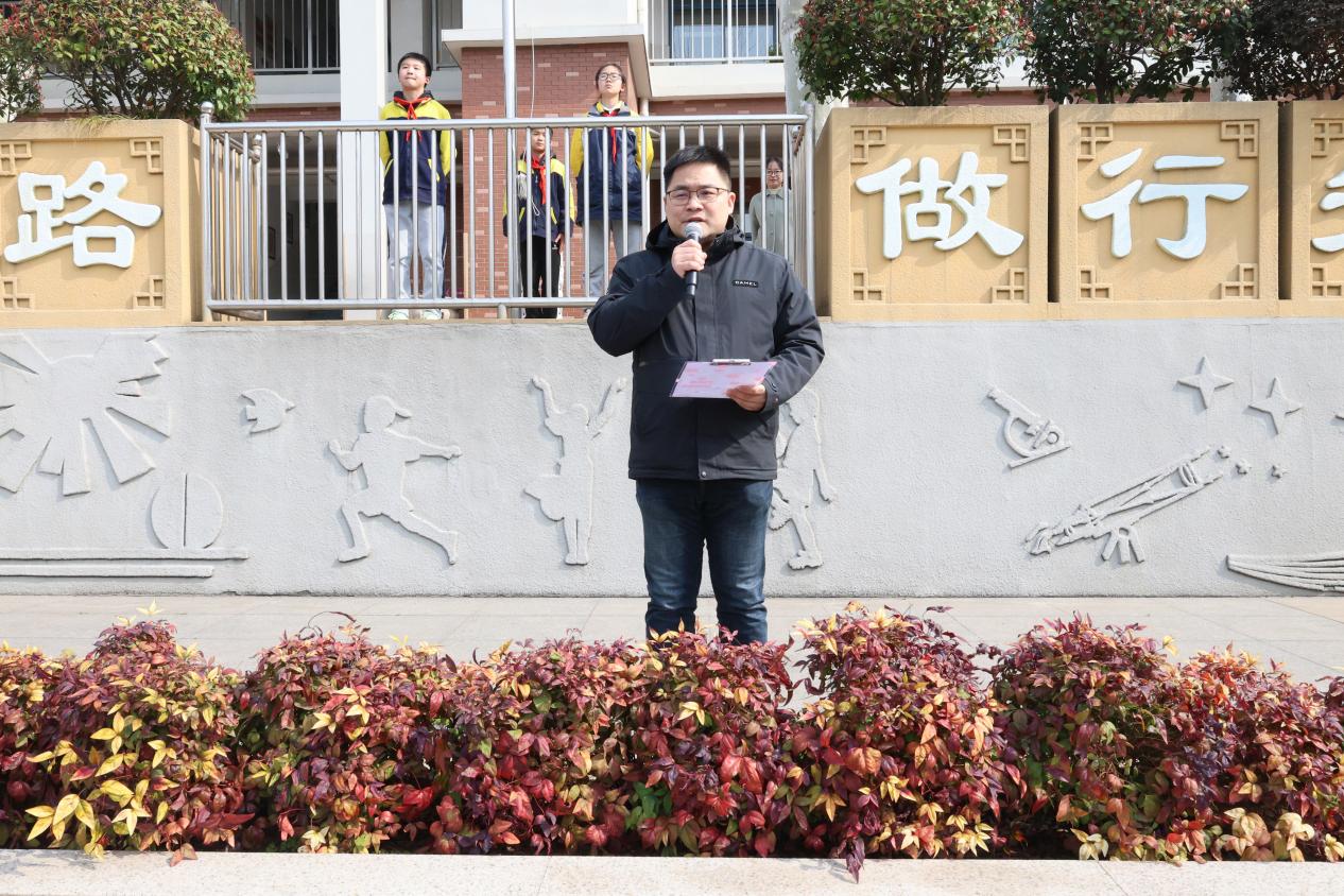 【升旗仪式】0311_html_72407c20.jpg
