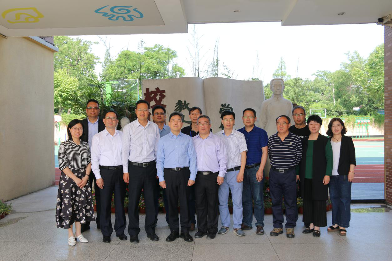 晓庄学院张策华校长来我校调研(1)_html_m248936cb.png