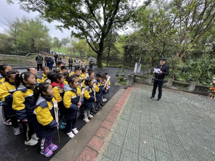南京市晓庄学院附属小学一（2）班通讯稿 最新_html_2489a6a9.jpg
