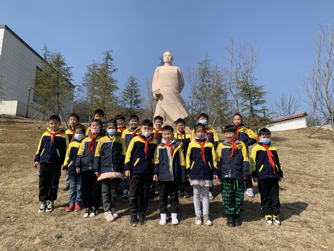 三（3）班行知幸福家庭日活动之了解陶行知_html_48b490a8.jpg