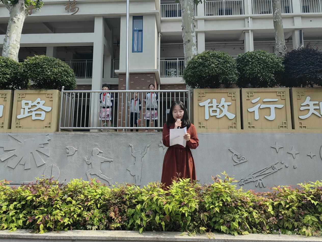 【升旗仪式】0506_html_568988ae.jpg