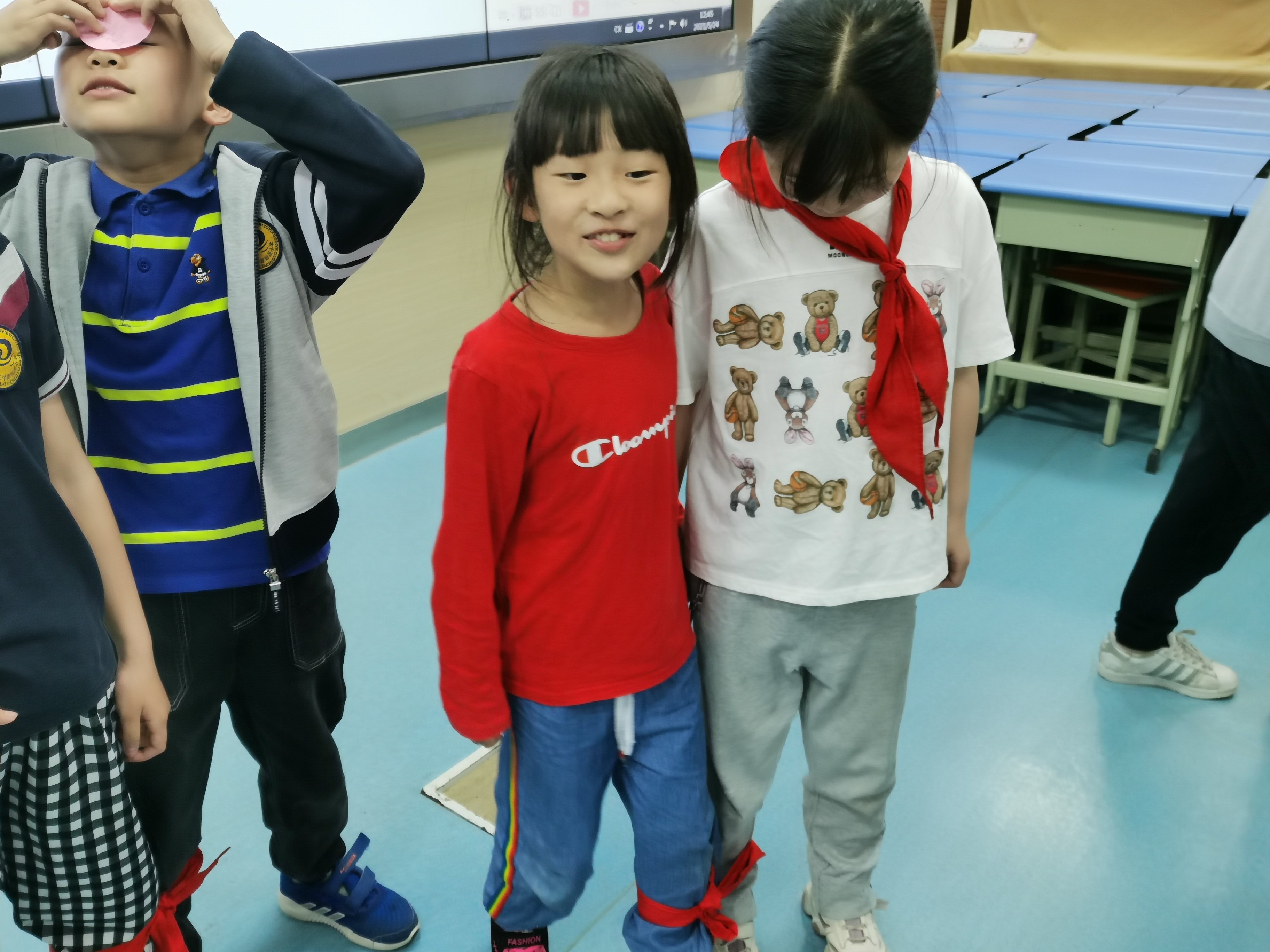 手拉手，交朋友_html_2c122914.jpg
