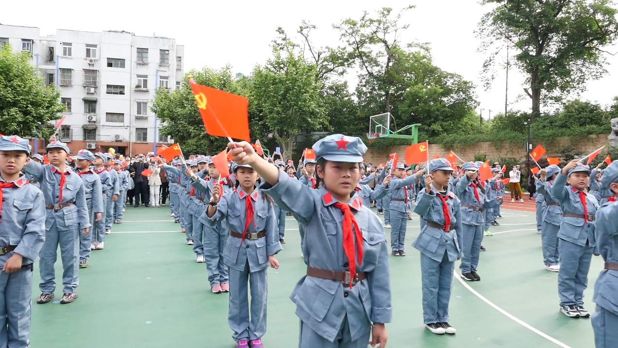 童心向党展风采 生活实践育真人_html_m6e364b0c.jpg