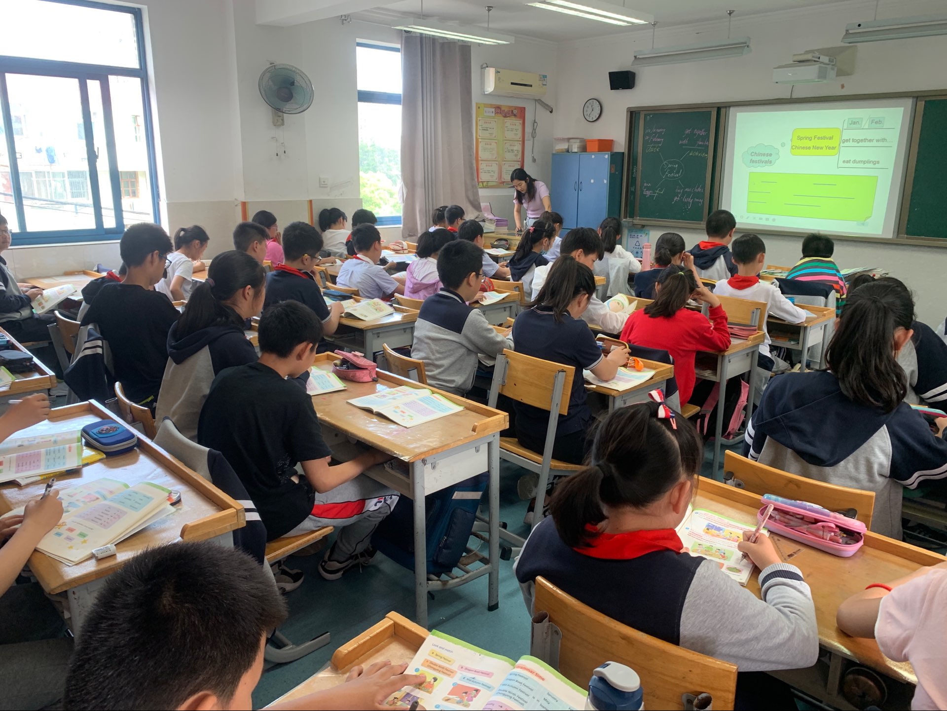 聚焦主题语境，提升阅读能力(2)_html_5cd8c90c.jpg