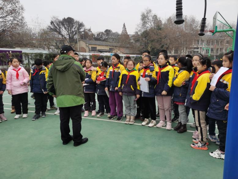 蔬菜有价，爱心无价           ——记陶娃义卖大白菜活动(1)_html_639e4eda.jpg