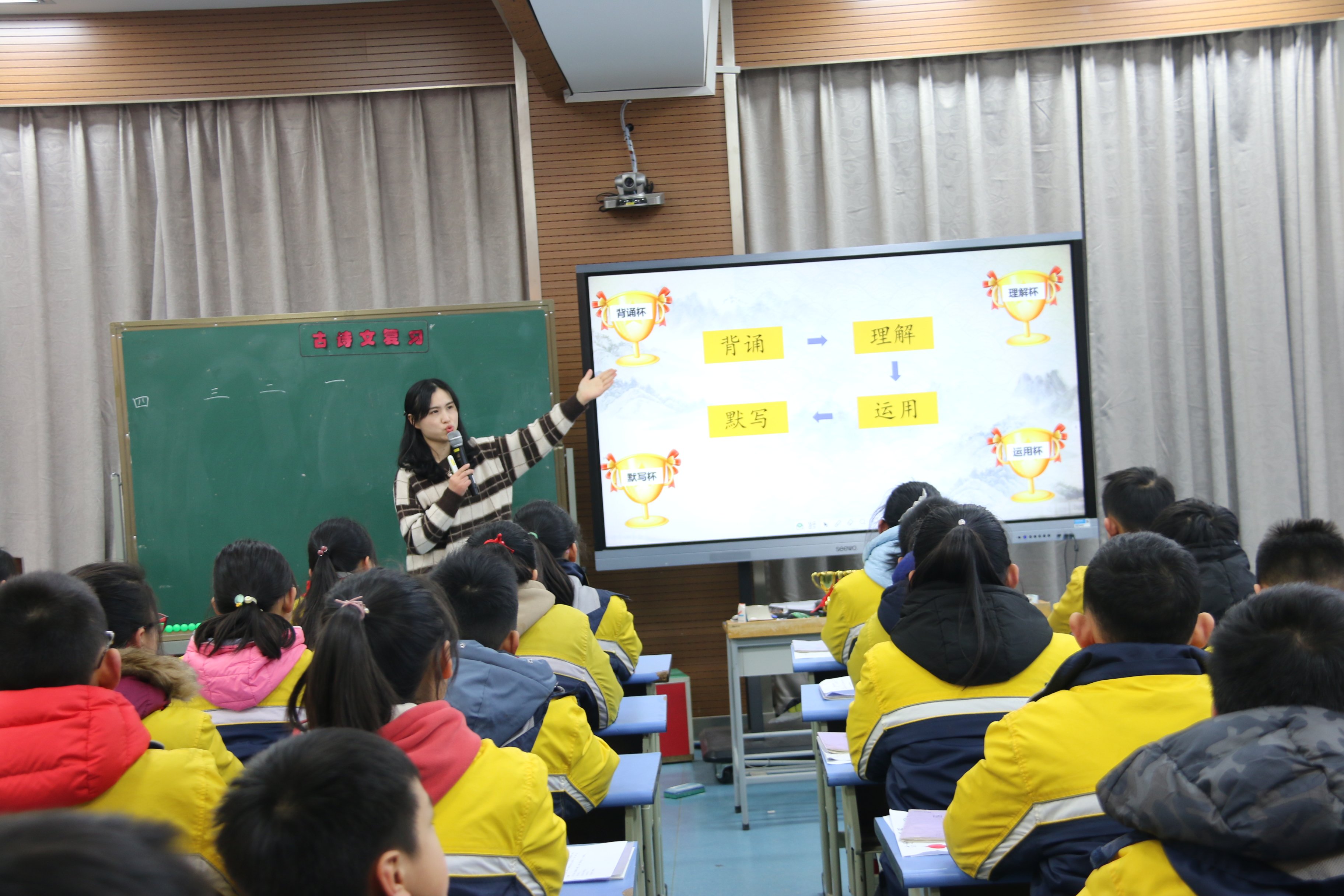 20210111六年级期末复习专题研讨活动在我校成功举行_html_m22266239.jpg