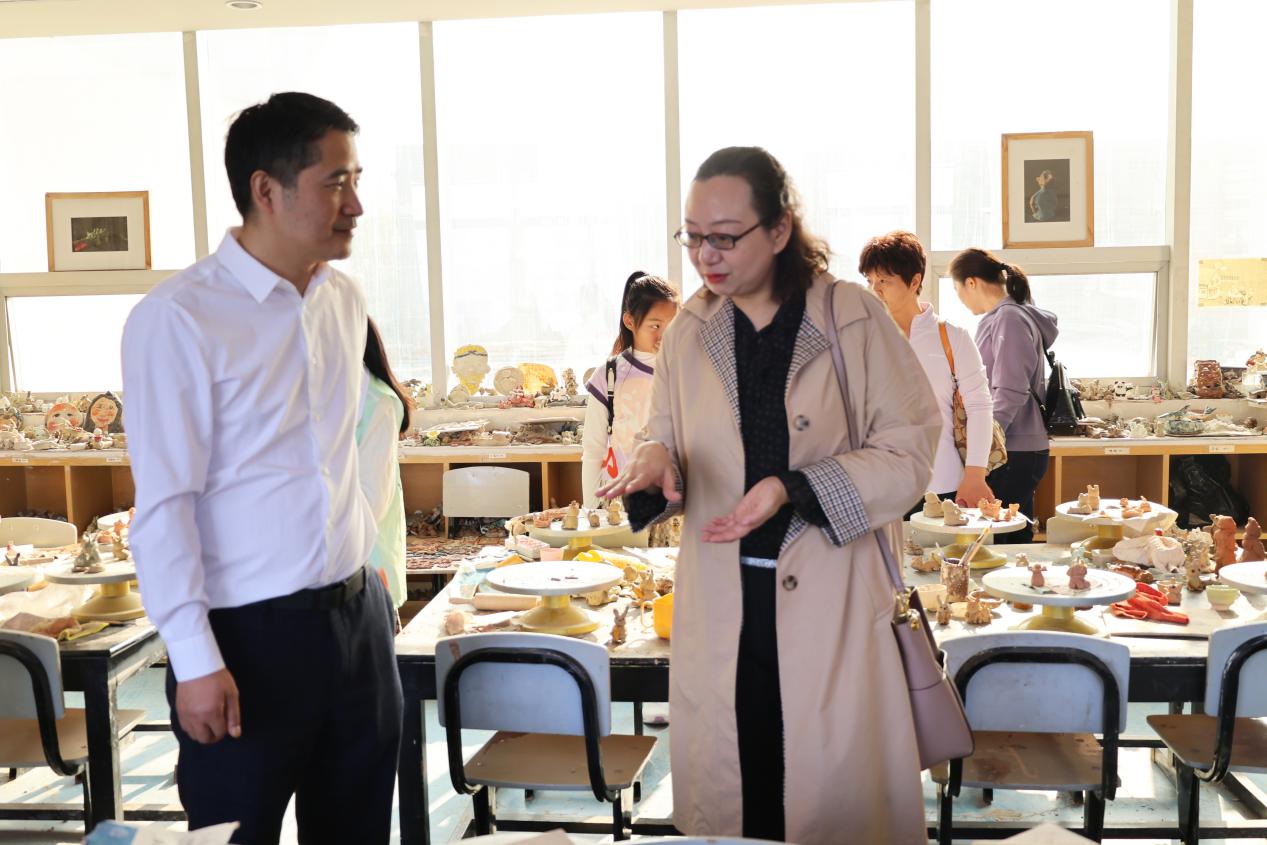 中陶会“生活&middot;实践”教育专委会代表团到我校参访交流_html_7d907b45.jpg