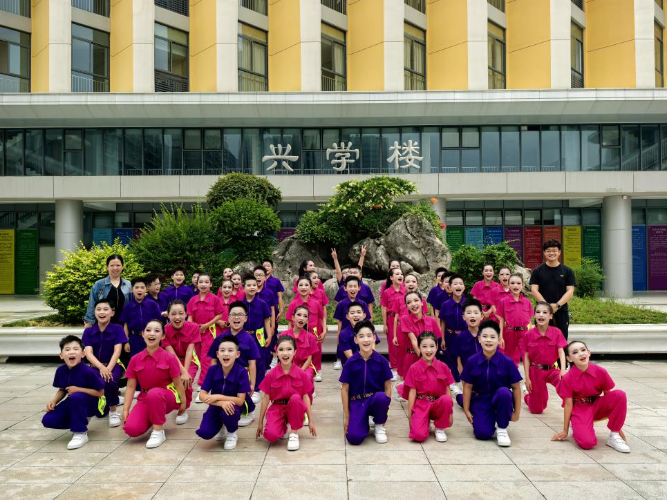 集体舞比赛新闻稿_html_mdbaf5f2.jpg
