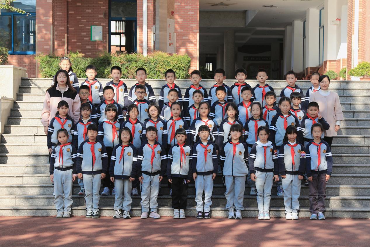 【升旗仪式】0611_html_m744639e9.jpg