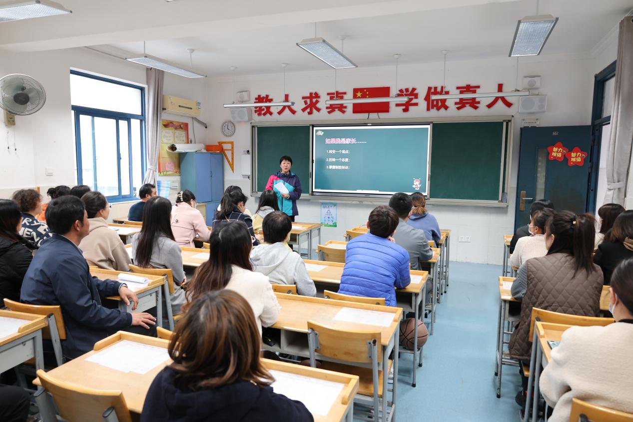 11.22家长会_html_1903950e.jpg
