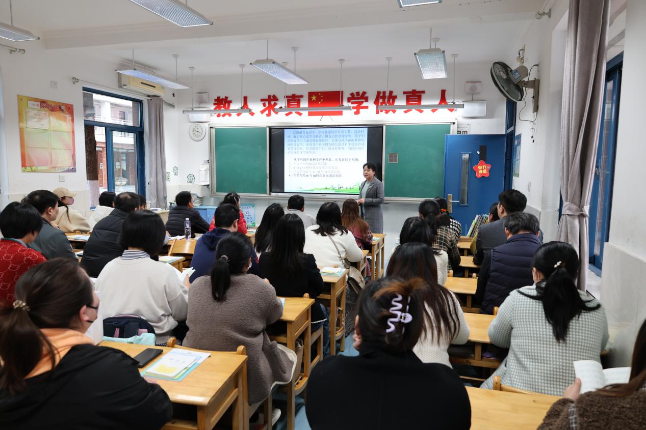 11.22家长会_html_48a55f1e.jpg