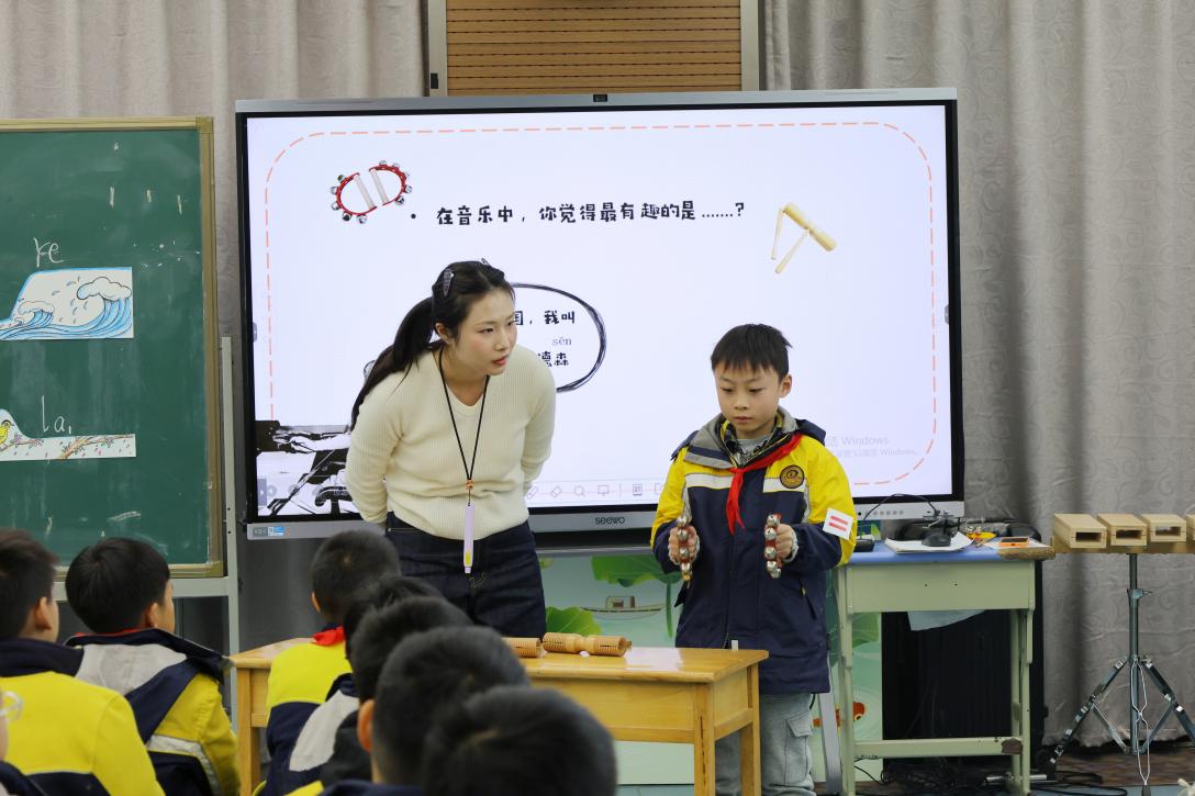 2025.12.4 音乐教研活动新闻稿(晓院附小)修改版_html_m16f8fa69.jpg