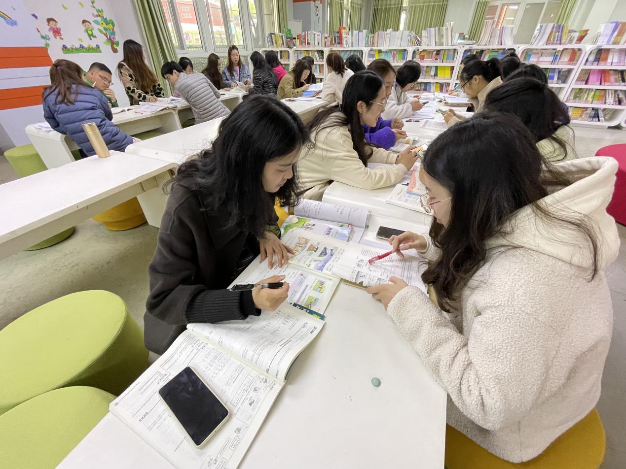 4.7数学组备课报道_html_6526a64b.jpg