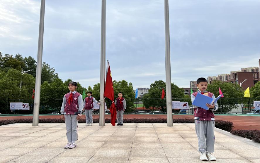 【丁香汉声&middot;学生成长营】践行光盘行动 倡导舌尖文明_html_778d72ab.jpg