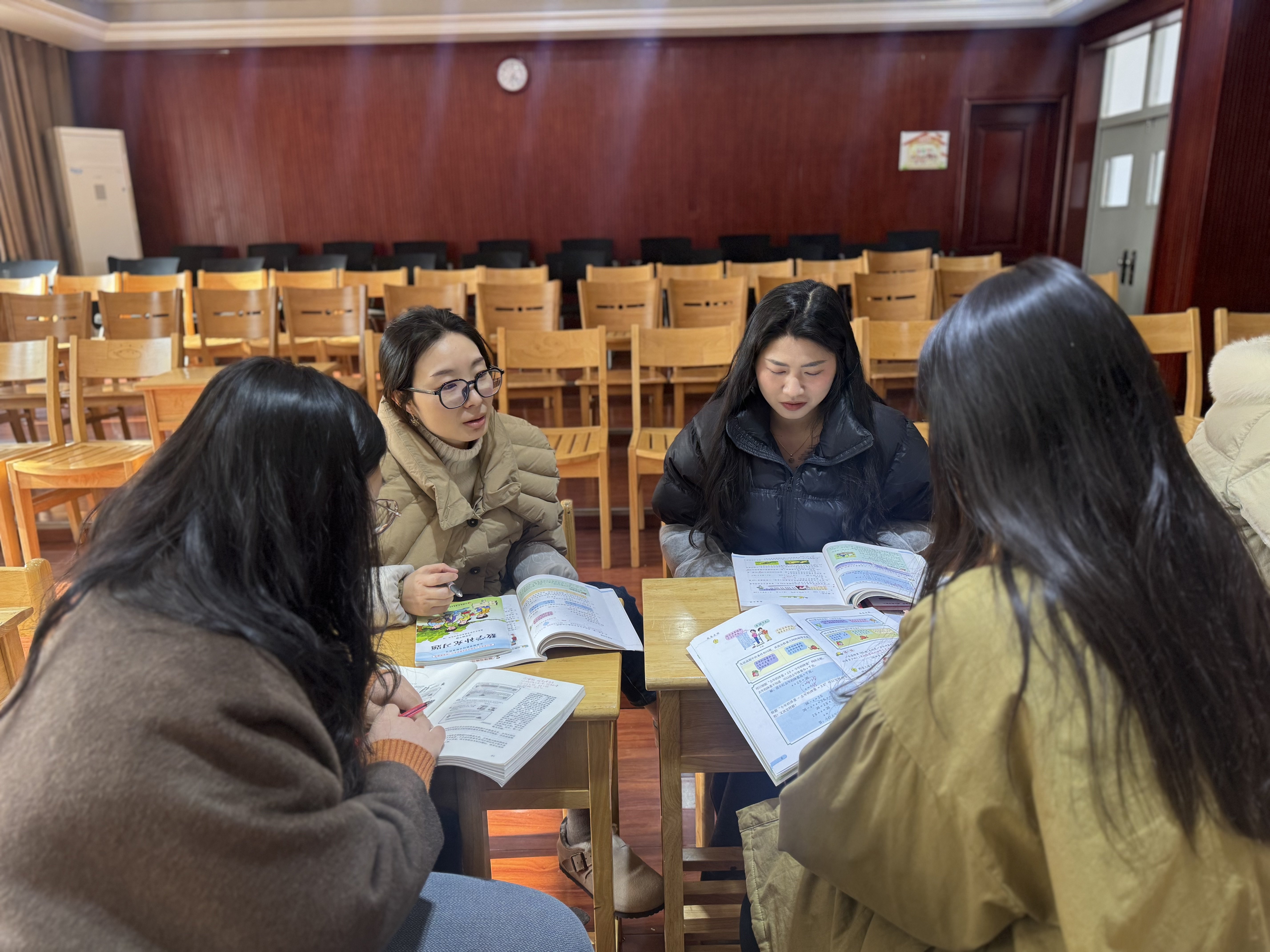 2.19数学集体备课报道_html_m352a025e.jpg