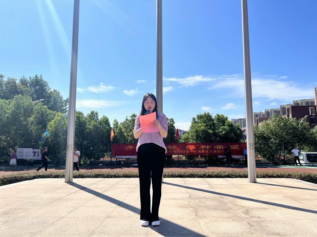 开蒙启智 播种希望——丁家庄小学2023级一年级入学礼_html_22112e67.jpg