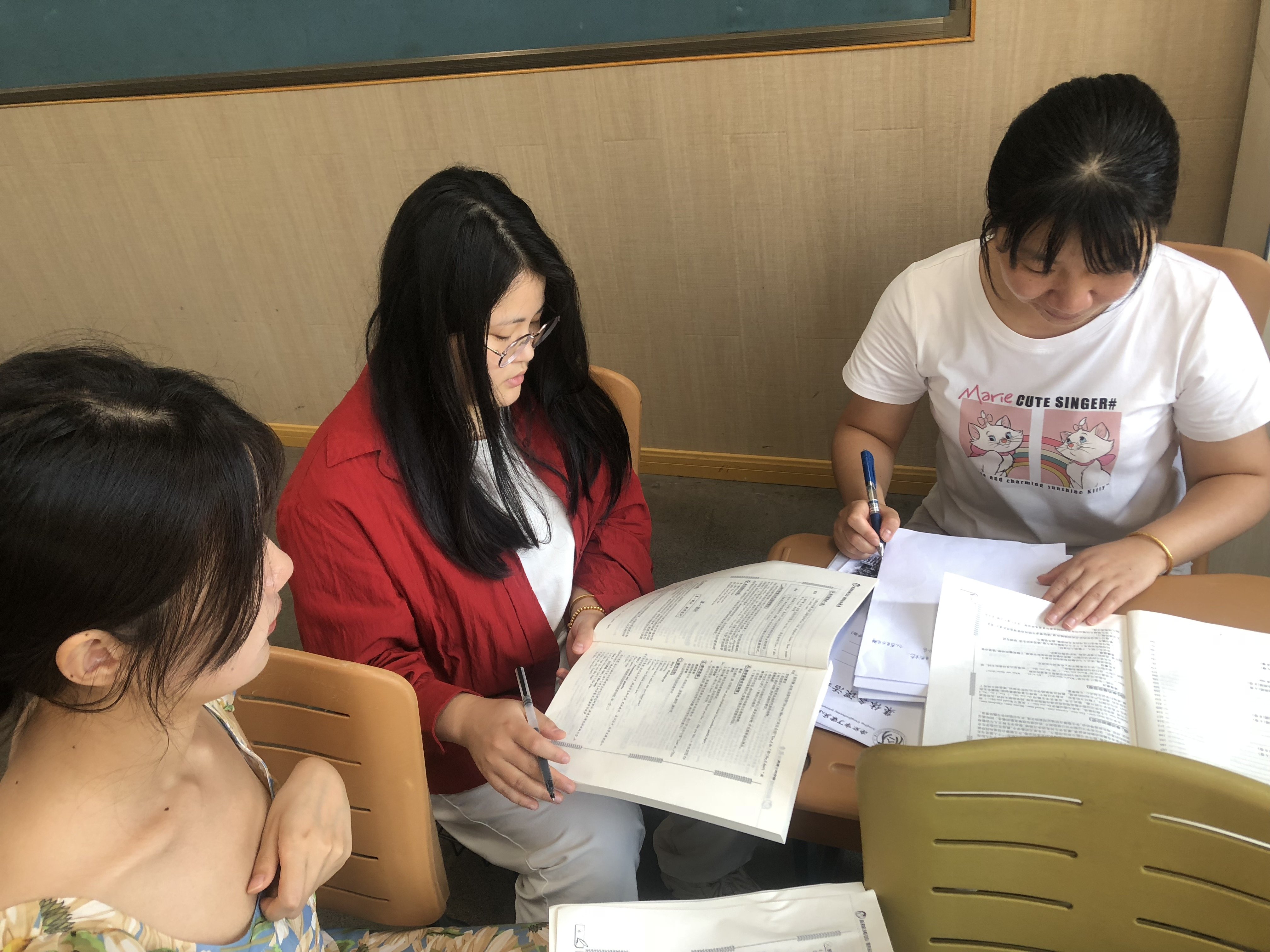开学英语教研会报道_html_m7f5e8dc1.jpg